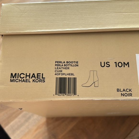 Michael Kors boots - Picture 10 of 10